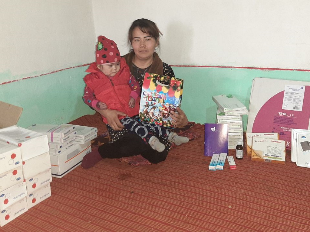 Fergana, a poor family received everything they needed for dressings.jpg