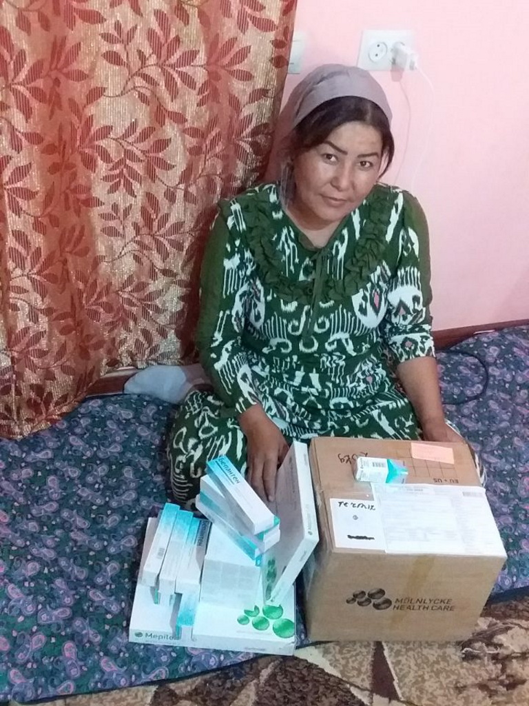 Pardaeva Umida received medicines.jpg