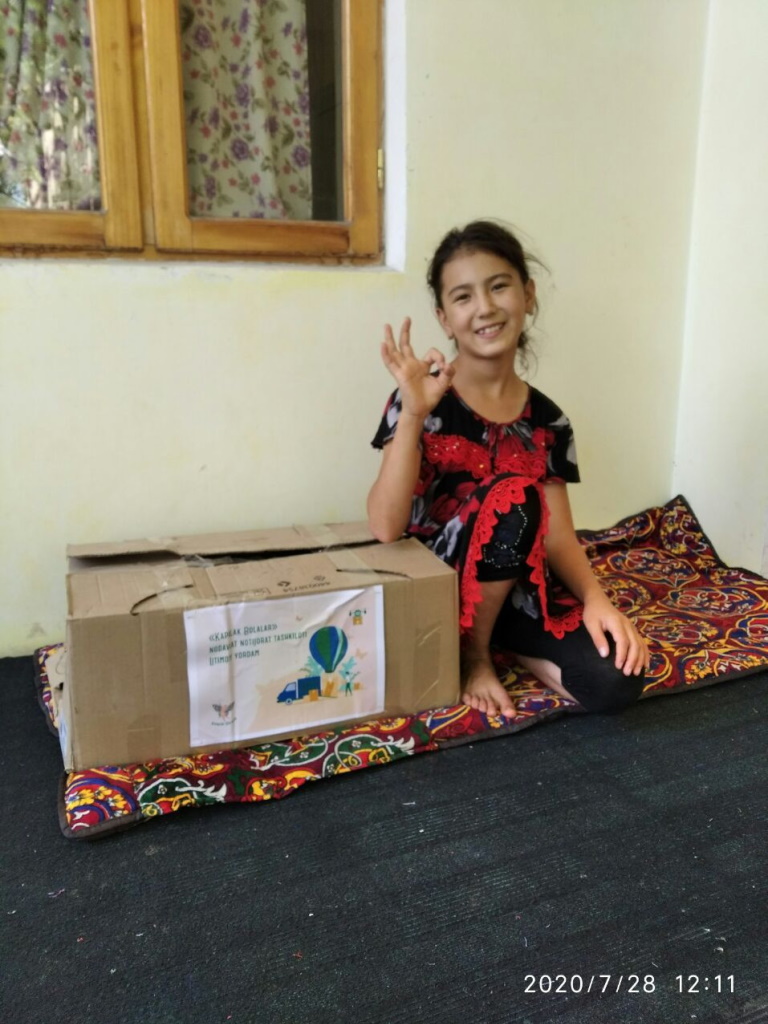 Azizullaeva Gulsanam received gum aid (Fergana) .jpg